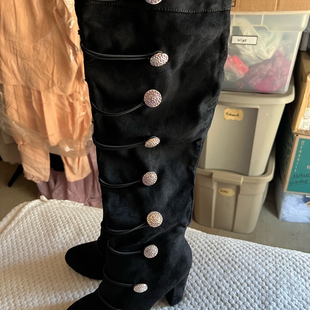Yoki Womens thigh high Block heel boots. Brand new. Size 8 1/2.
